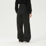 Adidas Loose Denim Pants Medium Black Denim porté avec sneakers
