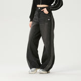 Adidas Loose Denim Pants Medium Black Denim porté avec sneakers