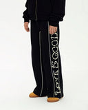 GOODBRAND Love is Good Pearl-Print Sweatpants Black détail de l'inscription perlée